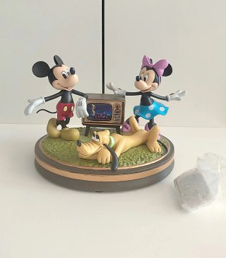 Statuetta Disney con Mickey, Minnie e Pluto