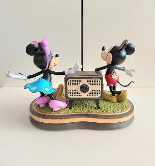 Statuetta Disney con Mickey, Minnie e Pluto