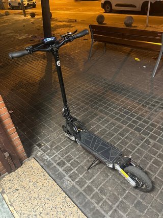 Patinete eléctrico negro