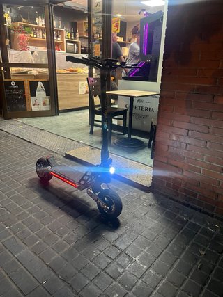 Patinete eléctrico negro