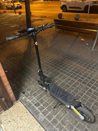 Patinete eléctrico negro