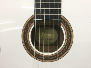 G25037-0 GUITARRA CLASICA VALENCIA VC104WT