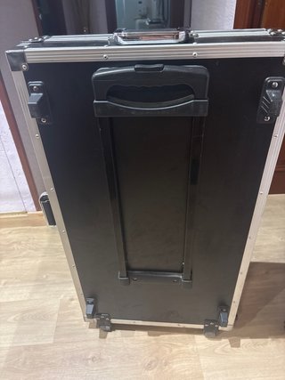 Pioneer XDJ-XZ + Flightcase con ruedas