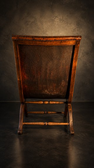 Sillón Colonial Antiguo Cuero y Madera