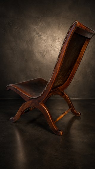 Sillón Colonial Antiguo Cuero y Madera