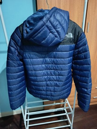 Chamarra The North Face Azul y Negro Talla M.