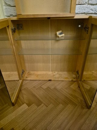 Armario y estantería de baño madera