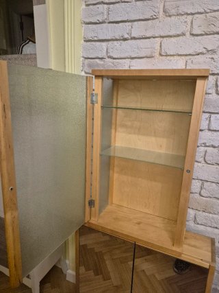 Armario y estantería de baño madera