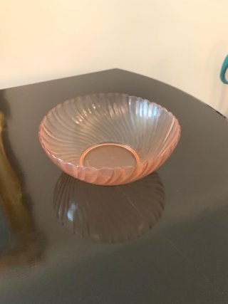 Insalatiera vintage in vetro rosa