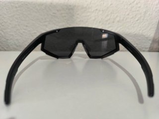 Gafas de sol Prada negras y rosas