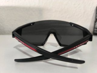 Gafas de sol Prada negras y rosas