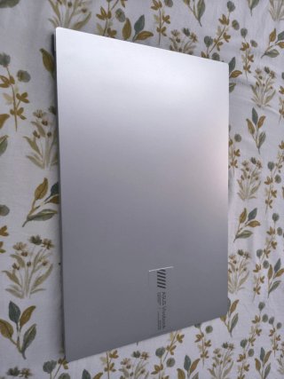 Ordenador portátil ASUS plateado