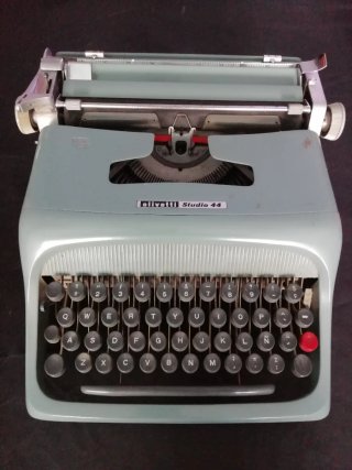 Máquina de escribir Olivetti Studio 44