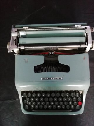 Máquina de escribir Olivetti Studio 44