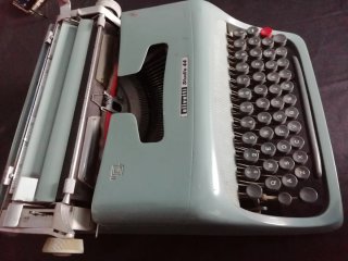 Máquina de escribir Olivetti Studio 44