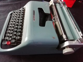 Máquina de escribir Olivetti Studio 44