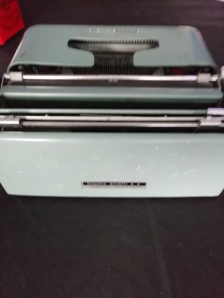 Máquina de escribir Olivetti Studio 44