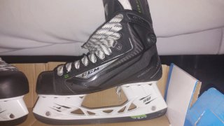 Patines CCM Ribcor 50K Hockey Hielo