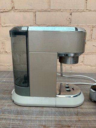 AVERIADO Cafetera De'Longhi Dedica Arte Beige