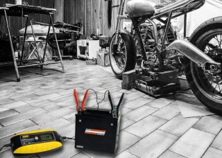 Cargador Baterías Coche/Moto ADAC 6/12V