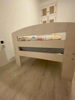 Cama individual de madera