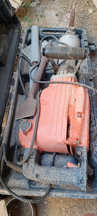 Martillo demoledor eléctrico con accesorios