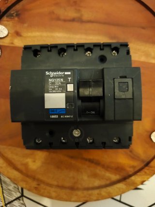 Interruptor Automático Schneider NG125N 32A