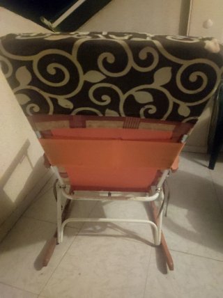Mecedora vintage plegable y reclinable.