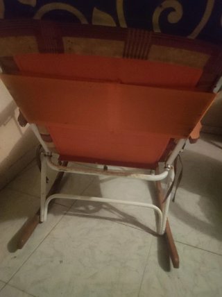Mecedora vintage plegable y reclinable.