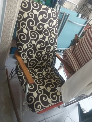 Mecedora vintage plegable y reclinable.