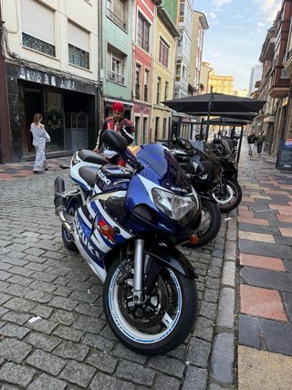 Suzuki GSXR 600 Azul/Blanco