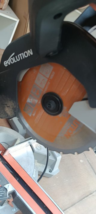 Ingletadora Evolution R210SMS 1500W Láser