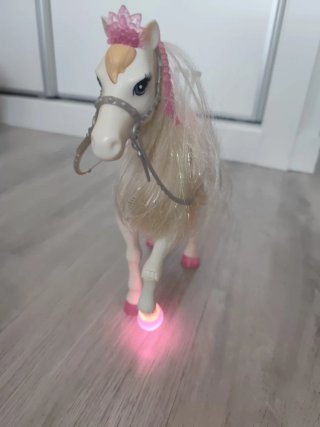 Caballo Barbie con movimiento, luz y sonido