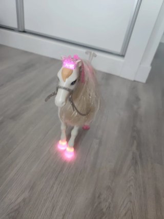 Caballo Barbie con movimiento, luz y sonido