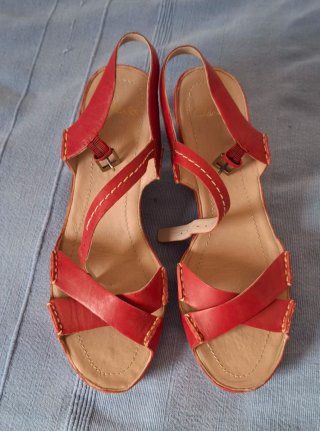 Sandalias Clarks rojas talla 38