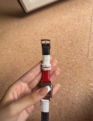 Reloj Tommy Hilfiger Cuadrado Correa Roja