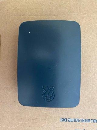 Raspberry Pi 3 con cargador