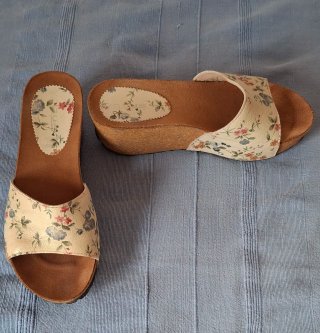 Sandalias cuña flores talla 38