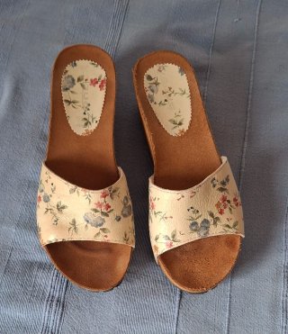 Sandalias cuña flores talla 38