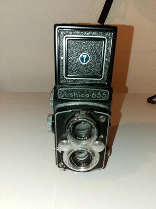 Macchina fotografica vintage Yashica 6x6 mod. 635