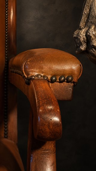 Sillón antiguo piel y madera S.XIX