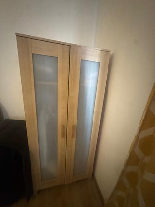 Armario pequeño madera y cristal Ikea