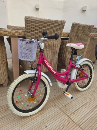 Bicicleta Conor 16 Niña con ruedines y rgalo casco
