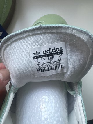 Zapatillas Adidas spezial verdes Tallan muy justo