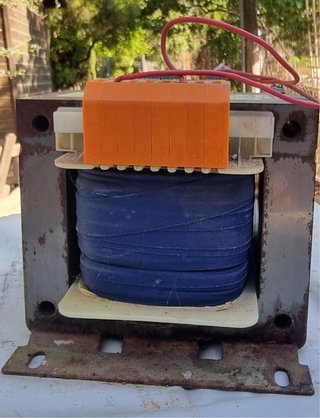 Transformador USTE 1000 VA Multitensión