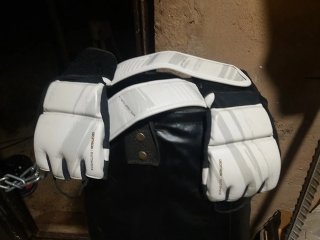 Guantes MMA Outshock Negros y Blancos