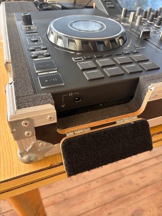 Denon DJ SC Live 4 con estuche rígido