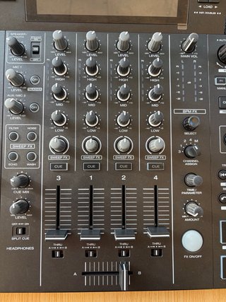 Denon DJ SC Live 4 con estuche rígido