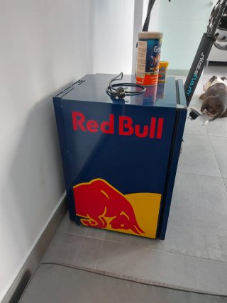 Nevera Liebherr Red Bull