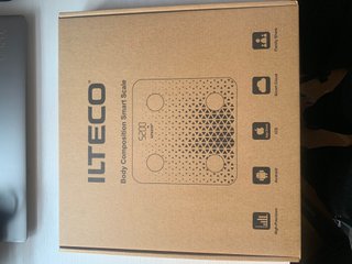 Báscula digital con pantalla LED y accesorios